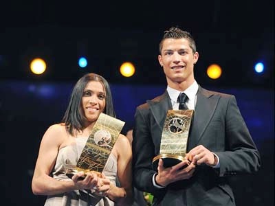 C. Ronaldo được vinh danh "Cầu thủ xuất sắc nhất thế giới 2008" - 3