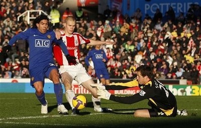 Tevez: “Tôi sẽ ra đi nếu có CLB nào đó chào mời” - 1 Tevez: “Tôi sẽ ra đi nếu có CLB nào đó chào mời” - 1
