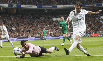 Real Madrid hạ gục Betis bằng tỷ số tennis - 2