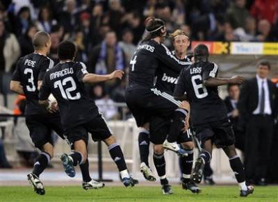 Guti và Raul lập công, Real Madrid đánh gục Espanyol - 2