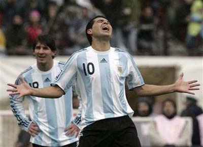 Riquelme chầu rìa, Messi lĩnh áo số 10 huyền thoại? - 1