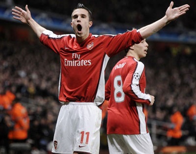 Van Persie lập công giúp Arsenal thắng sít sao Roma - 2