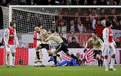 Bremen và Marseille giành vé vào tứ kết UEFA Cup - 2