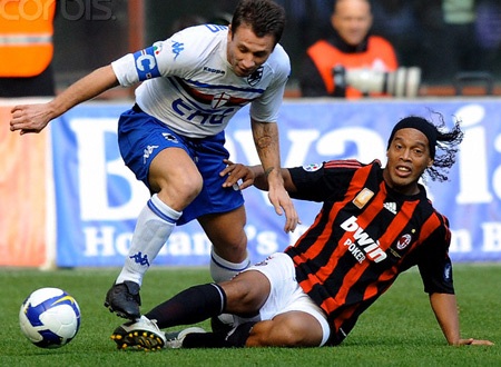 Ronaldinho cảm thấy “bất hạnh” ở AC Milan - 1 Ronaldinho cảm thấy “bất hạnh” ở AC Milan - 1