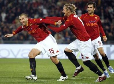 Juventus đánh gục AS Roma ngay tại Olympico - 3 Juventus đánh gục AS Roma ngay tại Olympico - 3