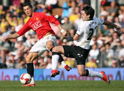 Trọng tài ở Premier League “ép” Ronaldo đến Real Madrid? - 1 Trọng tài ở Premier League “ép” Ronaldo đến Real Madrid? - 1