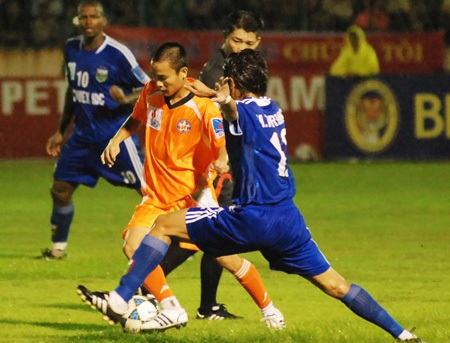 Phước Vĩnh mắc sai lầm, SHB Đà Nẵng chịu chia điểm - 1