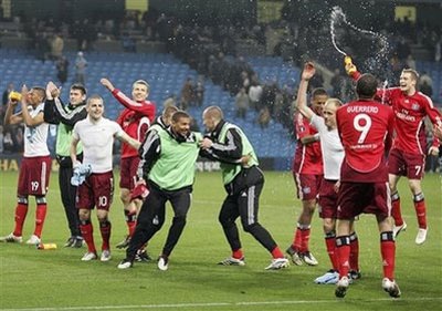 Anh, Italia sạch bóng đại diện tại UEFA Cup - 3 Anh, Italia sạch bóng đại diện tại UEFA Cup - 3