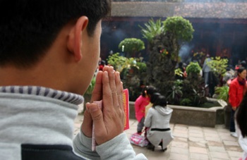 Nô nức đi lễ cầu may - 5 Nô nức đi lễ cầu may - 5