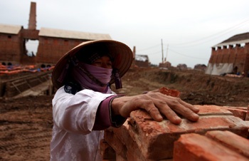 Ngày Tết của những nữ công nhân lò gạch - 4