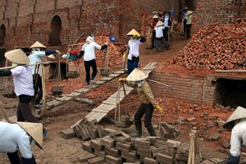 Ngày Tết của những nữ công nhân lò gạch - 3