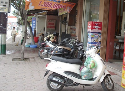 Thiếu lời giải cho bài toán cấm để xe vỉa hè - 1