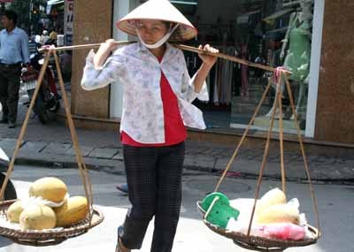 Hàng rong “biến hoá” với lệnh cấm - 5 Hàng rong “biến hoá” với lệnh cấm - 5