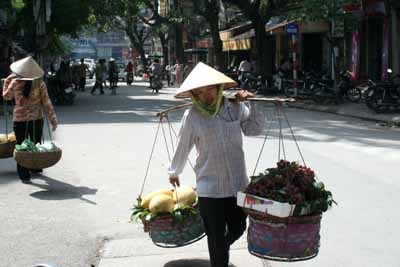 Thêm một tuyến phố Hà Nội cấm hàng rong - 1 Thêm một tuyến phố Hà Nội cấm hàng rong - 1