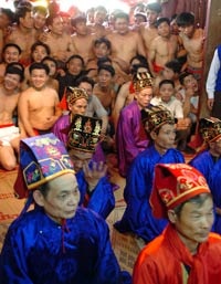 Rước pháo ở Hội làng Đồng Kỵ - 5