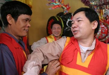 Rước pháo ở Hội làng Đồng Kỵ - 1