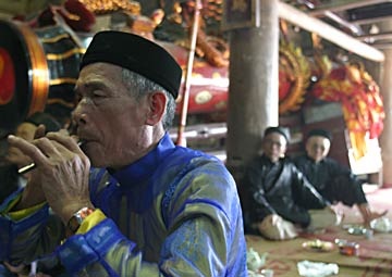 Rước pháo ở Hội làng Đồng Kỵ - 12