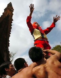 Rước pháo ở Hội làng Đồng Kỵ - 6