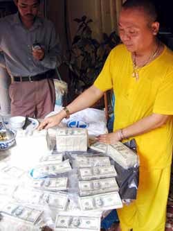 Một người dân bị mất trộm 2,5 tỉ USD? - 1 Một người dân bị mất trộm 2,5 tỉ USD? - 1