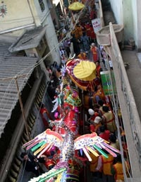 Rước pháo ở Hội làng Đồng Kỵ - 2