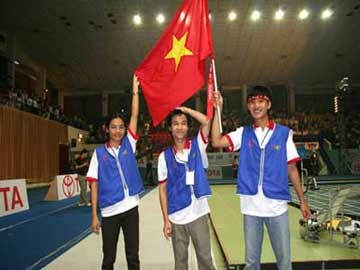 Đội BKCBG1 vô địch cuộc thi Robocon VN 2005 - 1