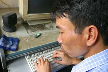 “Tia sáng” trong bóng tối - 2 “Tia sáng” trong bóng tối - 2