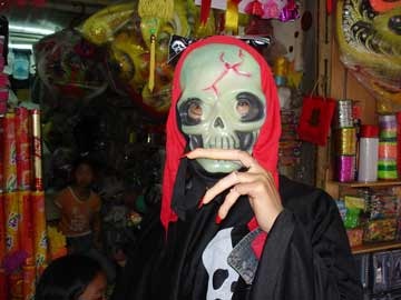 Thị trường Halloween: Càng ma quái, càng đắt hàng - 1