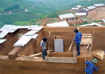 Người Mông xuống núi đổi đời - 1 Người Mông xuống núi đổi đời - 1