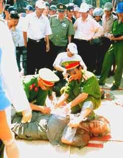 Tai nạn thảm khốc tại Kon Tum, 31 người thiệt mạng - 1 Tai nạn thảm khốc tại Kon Tum, 31 người thiệt mạng - 1