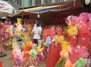 TPHCM: Nhộn nhịp mua sắm tết - 1