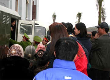 Xét xử vụ buôn lậu thuốc lá: Mức giá cho niềm tin - 1 Xét xử vụ buôn lậu thuốc lá: Mức giá cho niềm tin - 1