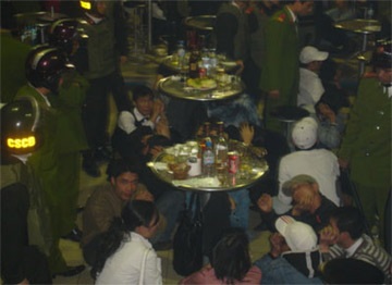 Đột kích vũ trường thác loạn nhất đất Cảng - 1