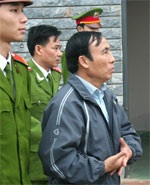 Phó Chủ tịch Kim thắng thế ngay tại tòa - 1 Phó Chủ tịch Kim thắng thế ngay tại tòa - 1