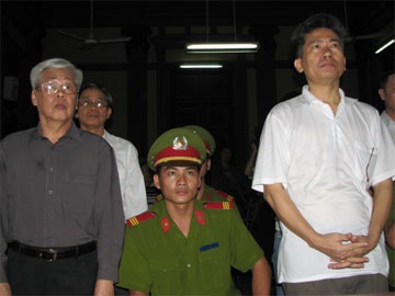 Mai Văn Dâu được giảm án 2 năm tù - 1 Mai Văn Dâu được giảm án 2 năm tù - 1