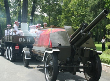 “Tiễn đưa anh Sáu về với cụ Hồ”  - 8