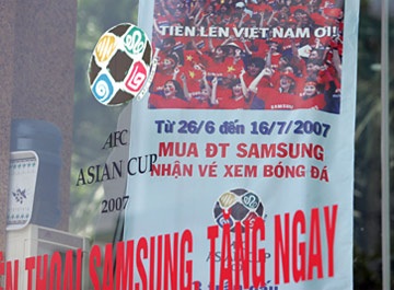 Khách hàng “bao vây” FPT Mobile đòi khuyến mãi - 1 Khách hàng “bao vây” FPT Mobile đòi khuyến mãi - 1