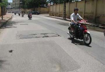 Hố ga - những cái “bẫy” trên đường phố - 9 Hố ga - những cái “bẫy” trên đường phố - 9