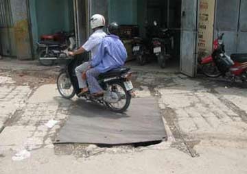 Hố ga - những cái “bẫy” trên đường phố - 10 Hố ga - những cái “bẫy” trên đường phố - 10