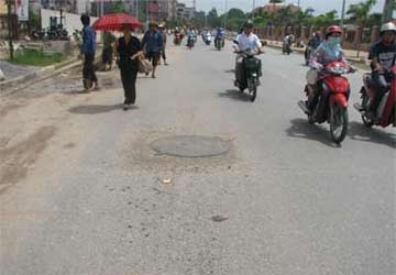 Hố ga - những cái “bẫy” trên đường phố - 4 Hố ga - những cái “bẫy” trên đường phố - 4