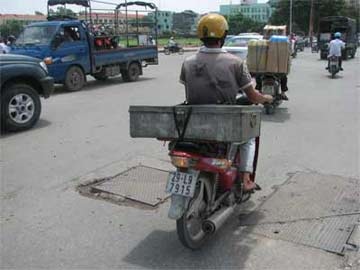 Hố ga - những cái “bẫy” trên đường phố - 5 Hố ga - những cái “bẫy” trên đường phố - 5