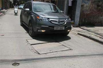 Hố ga - những cái “bẫy” trên đường phố - 7 Hố ga - những cái “bẫy” trên đường phố - 7