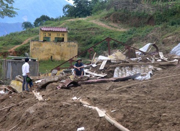 Một trường tiểu học bị xóa sổ sau mưa lũ - 3