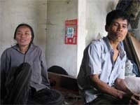 Những hộ dân sống bên miệng “thủy thần” - 1