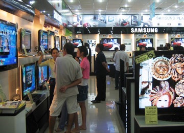 TPHCM: “Sôi động” tháng khuyến mãi - 1