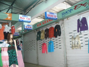 Tiểu thương lao đao vì nâng cấp siêu thị - 1