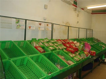 Siêu thị khan hàng, giá rau xanh đã “lên trời” - 1