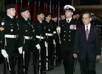 Thủ tướng Phan Văn Khải hội đàm với Thủ tướng Paul Martin - 1