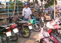 Nhọc nhằn kiếp nữ xe ôm - 2 Nhọc nhằn kiếp nữ xe ôm - 2