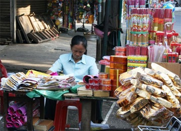 Khai chợ xuân phục vụ “lễ tiễn ông bà” - 1 Khai chợ xuân phục vụ “lễ tiễn ông bà” - 1