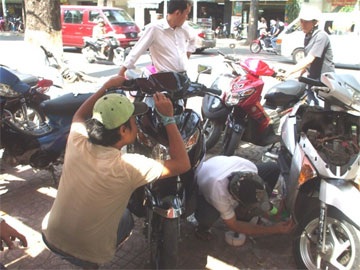 Dịch vụ dán keo xe ngày tết hốt bạc - 1